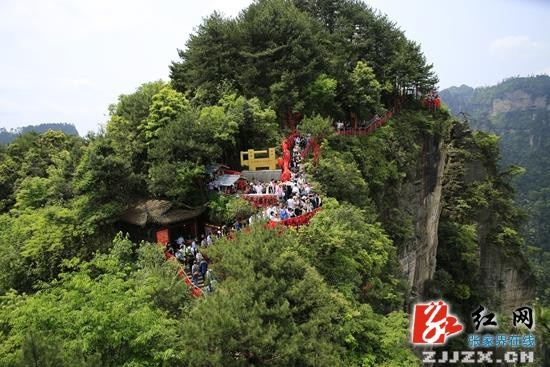 張家(jiā)界核心景區(qū)武陵源“五一(yī)”實現(xiàn)“平安旅遊”