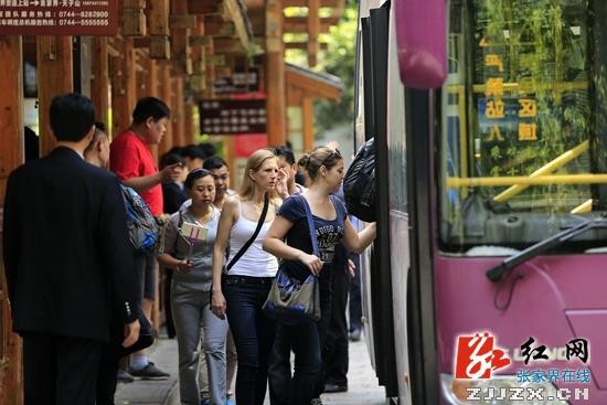張家(jiā)界核心景區(qū)武陵源“五一(yī)”實現(xiàn)“平安旅遊”