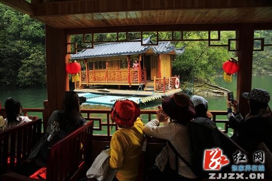 張家(jiā)界核心景區(qū)武陵源“五一(yī)”實現(xiàn)“平安旅遊”