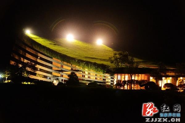 帶著(zhe)耳朵去(qù)旅行(xíng) “張家(jiā)界黃(huáng)龍音(yīn)樂(yuè)季”将于7月(yuè)開(kāi)啓