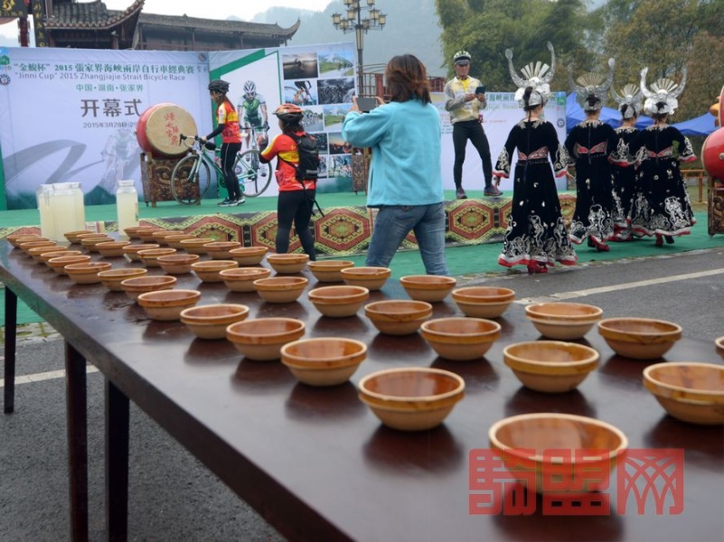 張家(jiā)界2015海(hǎi)峽兩岸自(zì)行(xíng)車(chē)賽