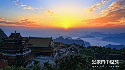 天門(mén)山(shān)早霞